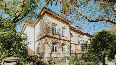 Gründerzeitvilla in beliebter Lage: Repräsentatives Einfamilienhaus mit Plattform-Lift