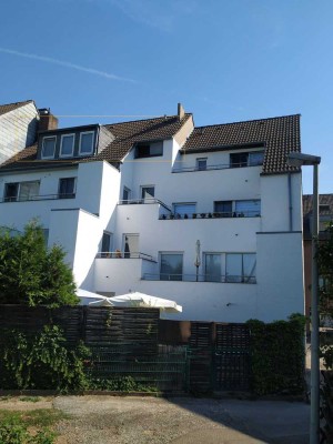 3.Etage/ Dachgeschoss, Erstvermietung nach Kernsanierung , 2 Zimmer mit Duschbad und Balkon  V2224