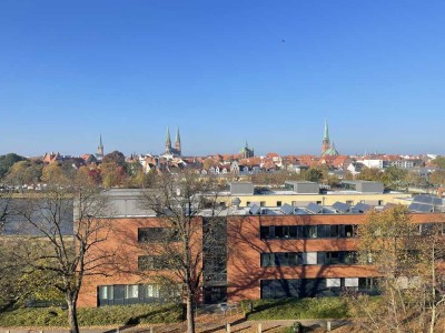 Charmante 2-Zimmer-Altbauwohnung mit Blick über die Dächer Lübecks