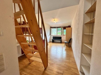 Dachgeschoss-Loft mit Balkon und Stellplatz in Puch