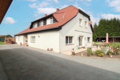 XXL Grundstück und Garagenkomplex: Gepflegtes Einfamilienhaus in Grischow