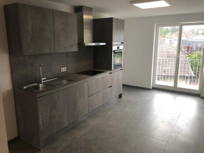 Schöne 3-Zimmer-Maisonette-Wohnung in Kaiserslautern mit Einbauküche und Balkon