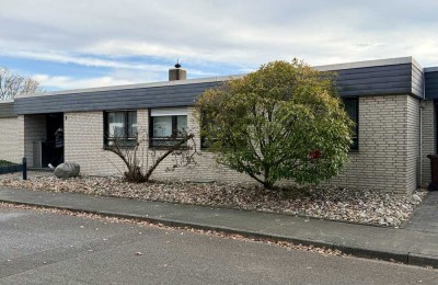 Familienfreundliches Einfamilienhaus mit schönem Grundstück in Mönchengladbach-Holt