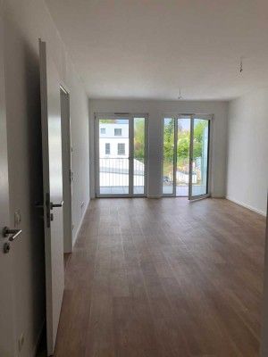 ab Juni - Neubau UNMÖBLIERTE 2-Zimmer-Wohnung mit Balkon und TG-Stellplatz in Wesseling - Rheintalqu