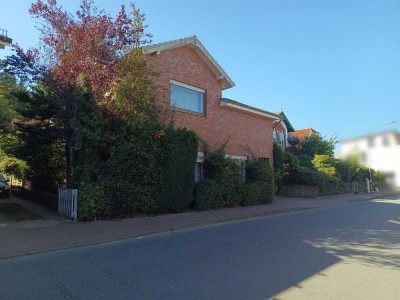 Großes Einfamilienhaus in zentraler Lage mit viel Potenzial – 7-Zimmer-Haus aus 1908