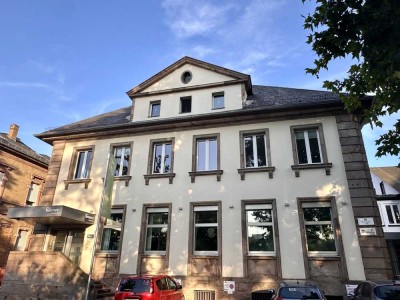 Helle und gemütliche 3 ZKB- Dachgeschosswohnung in großzügigem Repräsentativbau - *provisionsfrei*