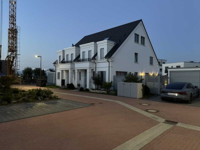 174 qm große XL Doppelhausvilla mit Südgarten und Garage!
