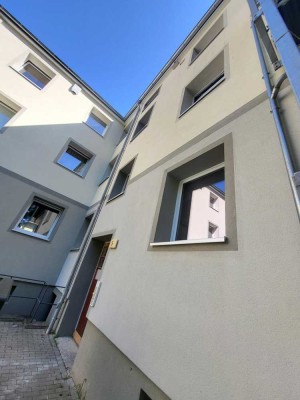 SEMMELHAACK: Erstbezug! Sanierte 2-Zimmer DG-Wohnung mit Balkon
