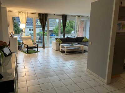 Moderne 3-ZKB mit Balkon in ruhiger, naturnaher Lage
