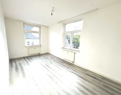 Grosse, helle, voll-renovierte 3 Raum Wohnung Nähe der Innenstadt von Gelsenkirchen
