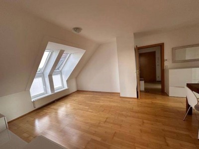 lichtdurflutete Dachgeschoßwohnung
