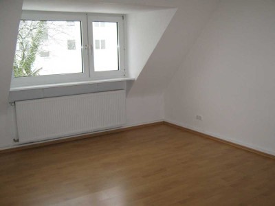 Provisionsfrei - helle DG-Wohnung, 3 Zimmer, zentrale und ruhige Lage in Barmen