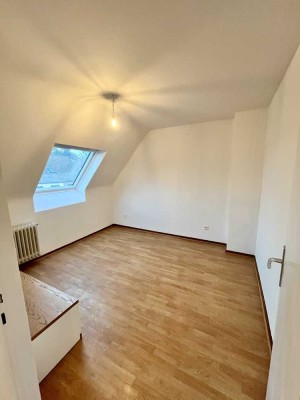 Helle 3,5-Raum-Dachgeschosswohnung in Essen-Bedingrade