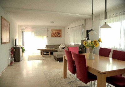 Wohnen und Vermieten: Einfamilienhaus mit Einliegerwohnung in Reutlingen-Bronnweiler