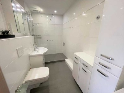 Schicke 2 Zimmer Wohnung mit EBK, Luxusbad und vielen Extras