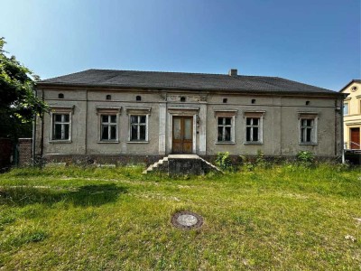 Freistehendes Haus mit Denkmalschutz & großem Grundstück in Lögow