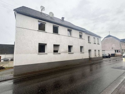 Kapitalanlage mit Potenzial: Gepflegtes Zweifamilienhaus in begehrter Lage von Maxsain