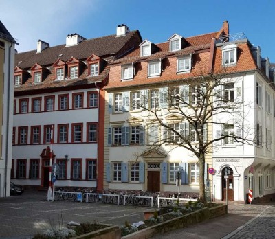 Stilvolle, helle Wohnung in renoviertem Palais aus der Barockzeit