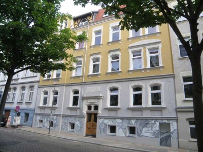 großzügige 1-Zi.-Whg., Einbauküche, Hof/Südgarten