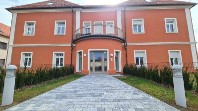 **Wohnjuwel im historischen Ambiente**Schick möblierte Gartenresidenz mit Altbauflair für stilbewußtes Wohnen **sofort bezugsbereit**