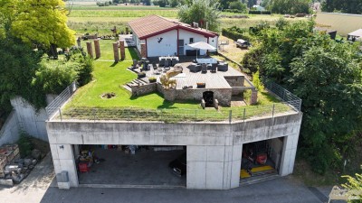 Exklusiver Bungalow mit Garagen und Kellergewölben