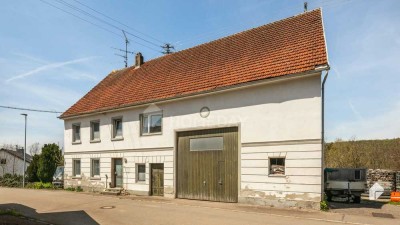 Charmantes Bauernhaus mit großem Grundstück, Garten, Wintergarten, Scheune und zwei Stellplätzen