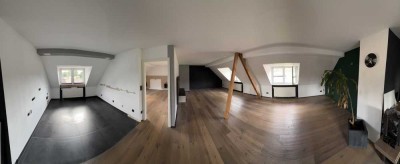 � Helle 3‑Zimmer‑Dachgeschoss‑Wohnung (ca. 100 m²) – WG‑geeignet