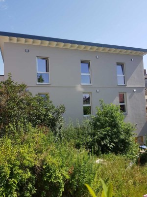 Komplettsanierte 4-Zimmerwohnung mit sonniger Dachterrasse - Neubaustandard - gehobene Ausstattung