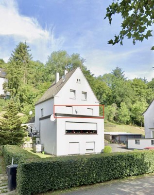 Helle Etagenwohnung mit kleinem Wintergarten/Balkon zu vermieten