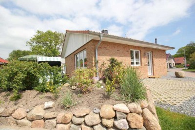 Strandnahes Ferienhaus mit Sauna, Kamin & Garten