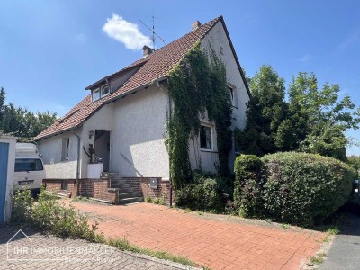 Sanierungsbedürftiges Einfamilienhaus mit teilbarem & erschlossenem Baugrundstück in Barsinghausen