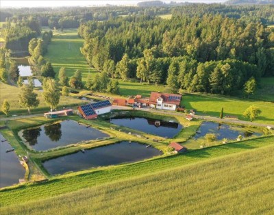 Exklusive Mehrfamilienhaus mit Ferienwohnungen und idyllischen Weihern