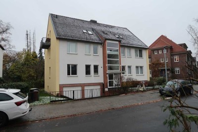 Exklusive 2,5-Raum-Wohnung mit gehobener Innenausstattung mit Balkon und Einbauküche in Bremen