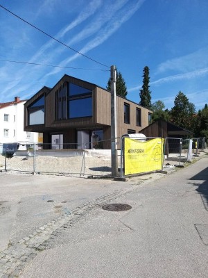 Moderne Doppelhaushälfte mit Eigengarten in Leonding