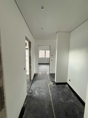 Neuwertige Wohnung mit zwei Zimmern und Balkon in Stromberg