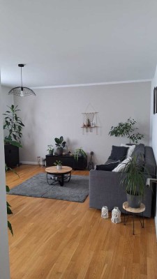 Helle 2 Zimmer-Wohnung mit Balkon