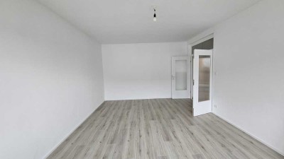Frisch sanierte, sonnige 2-Zimmer-Wohnung mit Süd-Loggia & TG-Stellplatz - ruhig & zentral