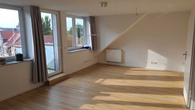 Frisch renovierte 3-Zimmer-Dachgeschosswohnung (4. OG, EBK) beim Botanischen Garten