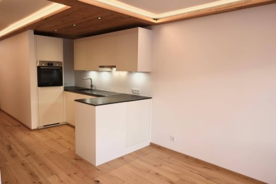 Kapitalanlage! Traumhafte 2-Zimmer Wohnung mit Blick über Kirchberg *frisch saniert*