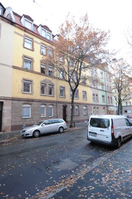 Renovierte helle 3 Zi.-Whg mit Balkon am Nibelungenviertel