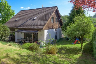 Angebotsverfahren - Charmantes Einfamilienhaus mit einer großzügigen Wohnfläche und großem Garten