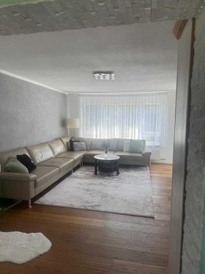 Stilvolle 4-Zimmer-Wohnung mit gehobener Innenausstattung mit EBK in Stuttgart