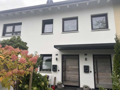 Exklusive 3,5 Zimmer Maisonette Wohnung OG + DG mit separatem Eingang in einem Zweifamilienhaus