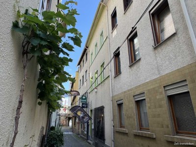 Wohn- und Geschäftshaus mit Ferienwohnungen und Rheinblick