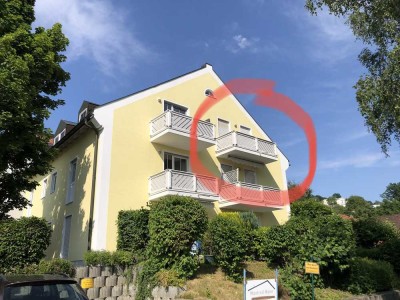 Attraktive und vollständig renovierte 1-Zimmer-Dachgeschosswohnung mit EBK in Deggendorf