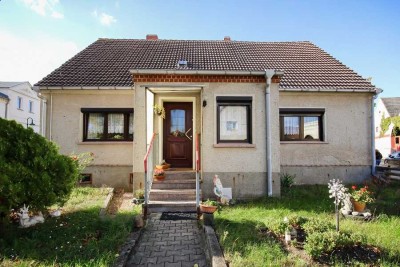 Schnäppchenhaus mit Potenzial und Ausbaureserve im Dachgeschoss!