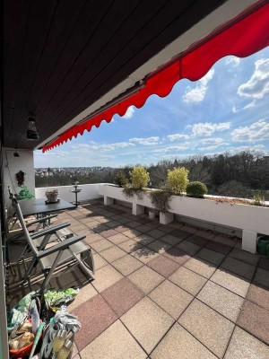 Aus 3 mach 4 / geräumige Terrassenwohnung mit Blick ins Grüne /Tiefgarage