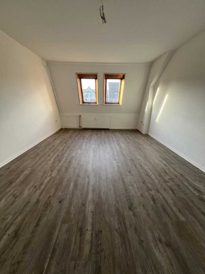 Großzügig sanierte 2-Raum-Wohnung zentraler Lage!