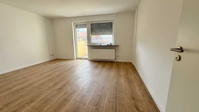 N-Südstadt ! Renovierte, sonnige 3-ZW., 73 m², neue Einbauküche, Balkon, Laminat, 4. OG ohne Aufzug