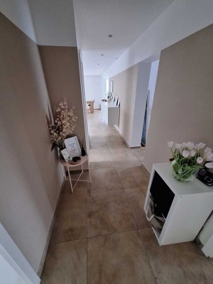 Modernes 2–3-Familienhaus in Gerlingen-Gehenbühl – Viel Raum für Familie, Investment und Ideen